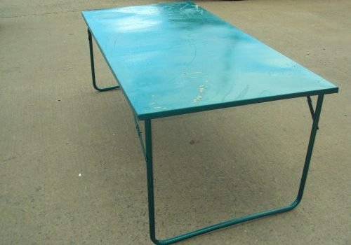 Table metal green 6x3.Weight 22.6kgs.VolumeL 6ft.W 3ft.H 2ft 2 e1582194030536